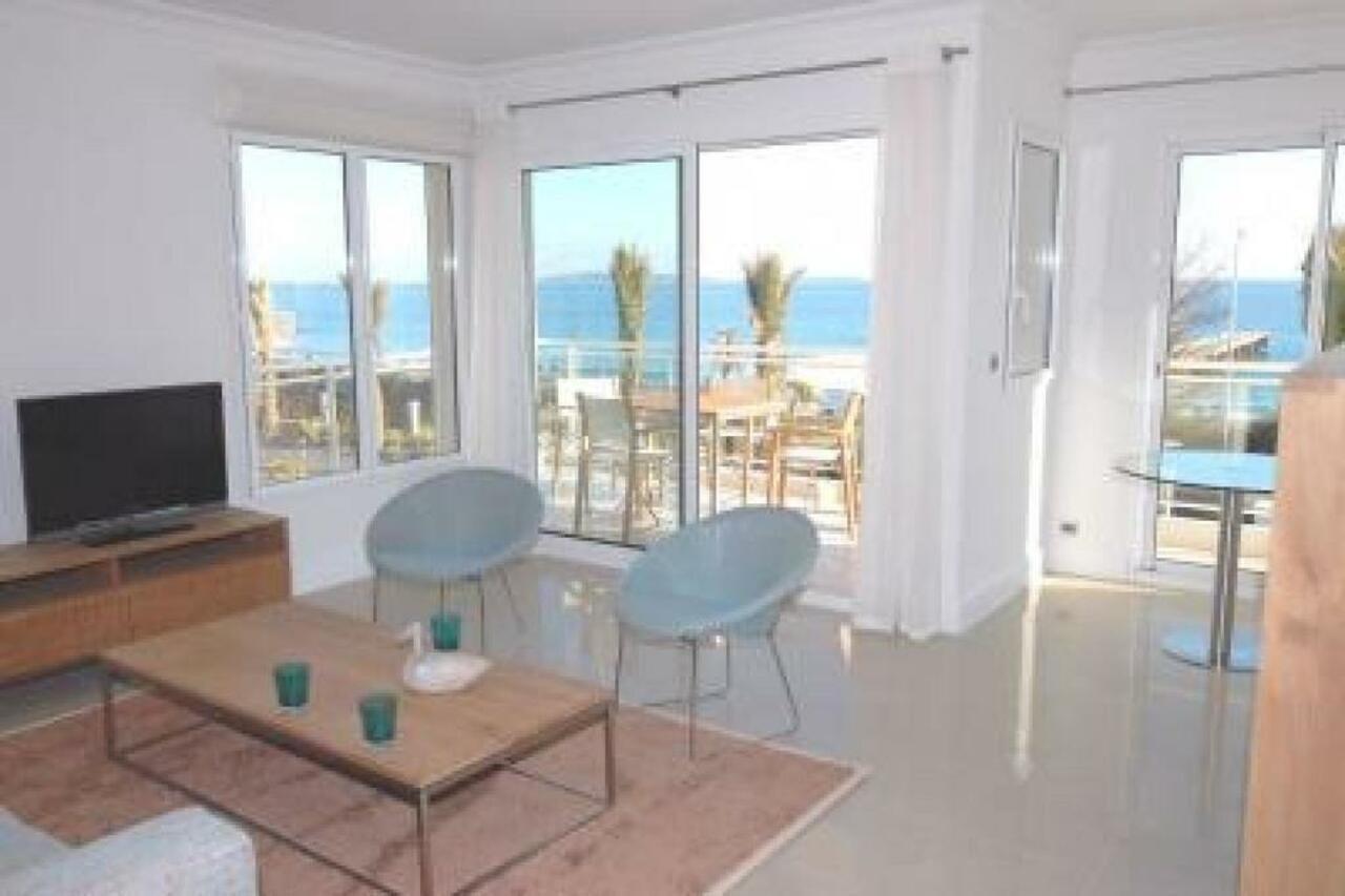 Stunning 2 Bed, 2 Bath On The Sea Front Has Swimming Pool And Is A Secure Modern Building 464 * Cannes