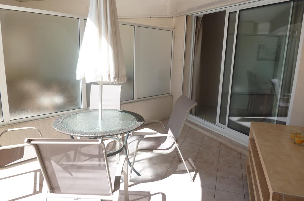 Stunning 2 Bed, 2 Bath On The Sea Front Has Swimming Pool And Is A Secure Modern Building 464 Appartement