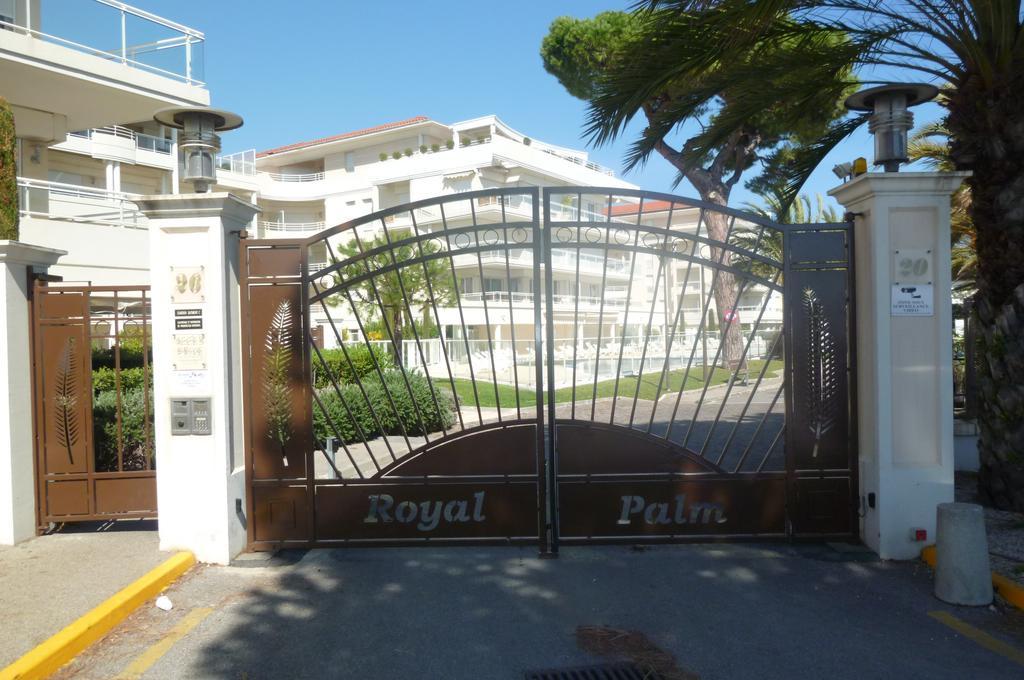 Stunning 2 Bed, 2 Bath On The Sea Front Has Swimming Pool And Is A Secure Modern Building 464 Cannes
