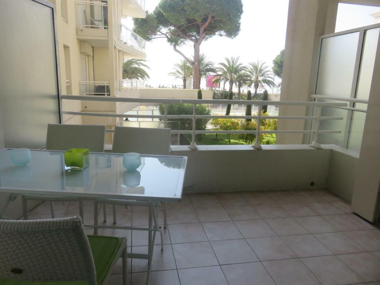Appartement Stunning 2 Bed, 2 Bath On The Sea Front Has Swimming Pool And Is A Secure Modern Building 464 *