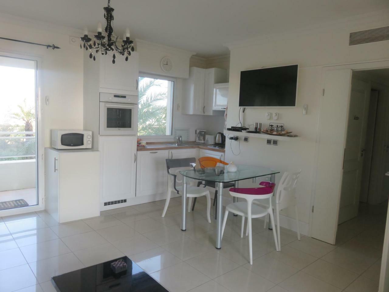 Appartement Stunning 2 Bed, 2 Bath On The Sea Front Has Swimming Pool And Is A Secure Modern Building 464